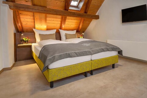 Hotel-Lostau-Niedriges-Kopfteil